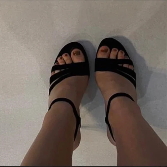 Heels - Picture 2 of 5